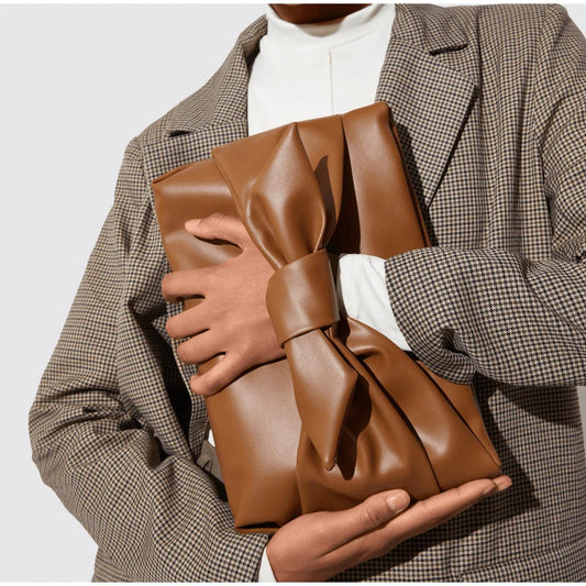 Nodo di Charme Clutch