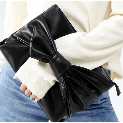 Nodo di Charme Clutch